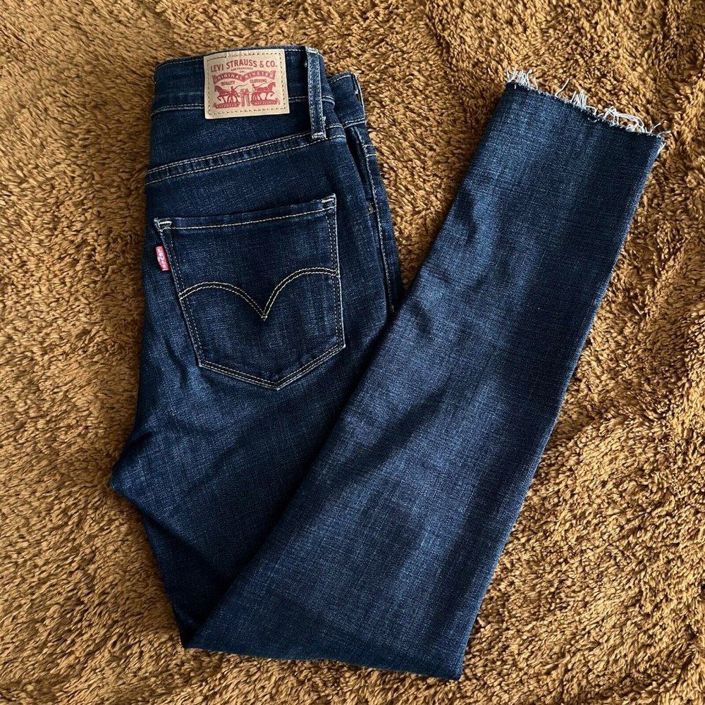 Levi's Women's 721 High Rise Skinny Ankle Jeans Size 27 Med Blue Wash Raw Bottom